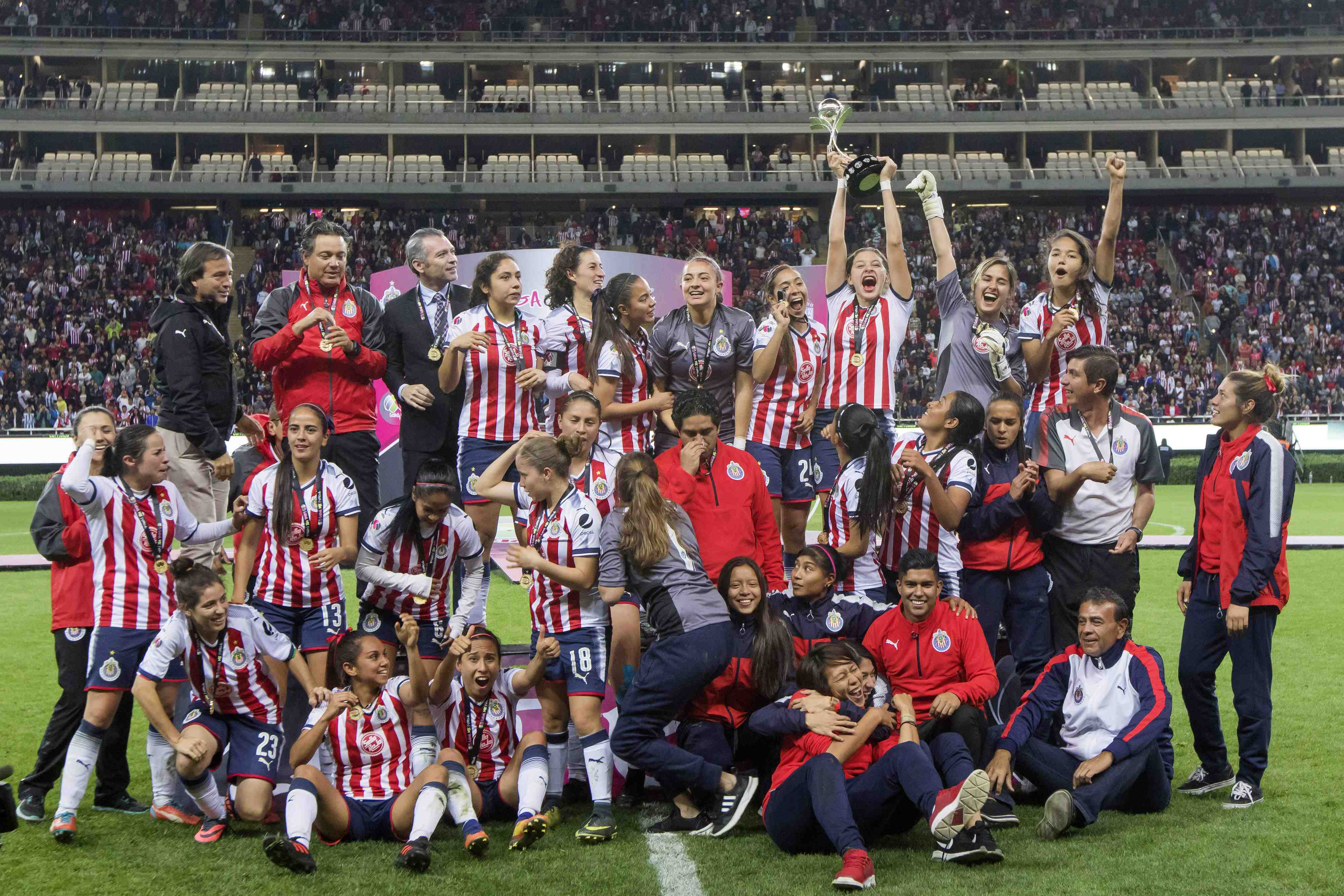 Pe A Nieto Felicita A Chivas Campeonas De La Liga Mx Femenil