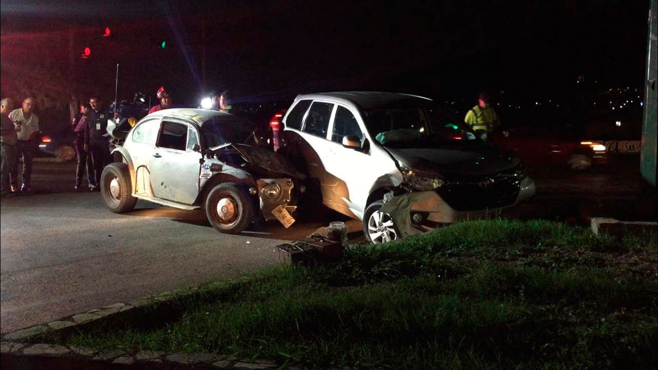 Accidente deja 2 lesionados en Av Revolución