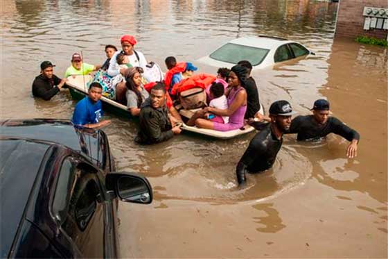 Fuertes Lluvias Causan Inundaciones En Texas