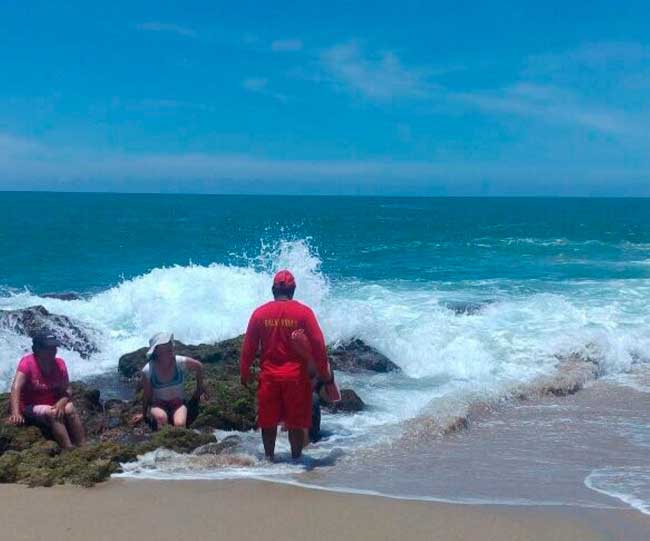 Playas De Acapulco Registran Oleaje Elevado