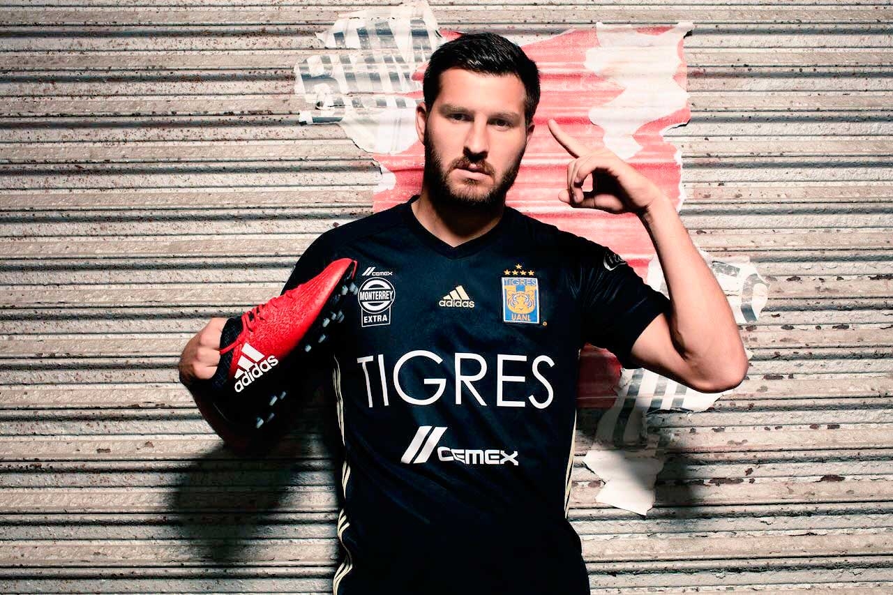 Luce Gignac nuevo jersey de Tigres