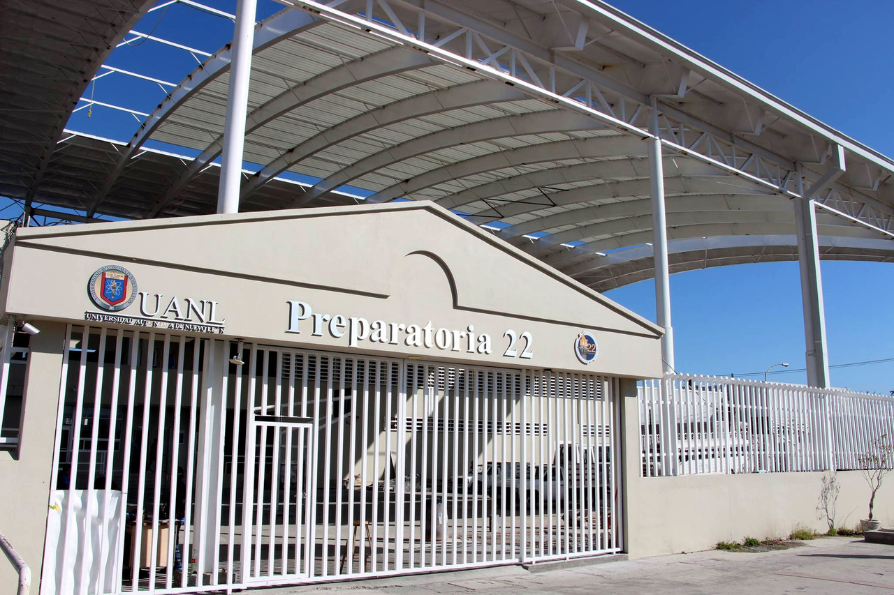 Pelean estudiantes de la prepa 22; uno queda inconsciente