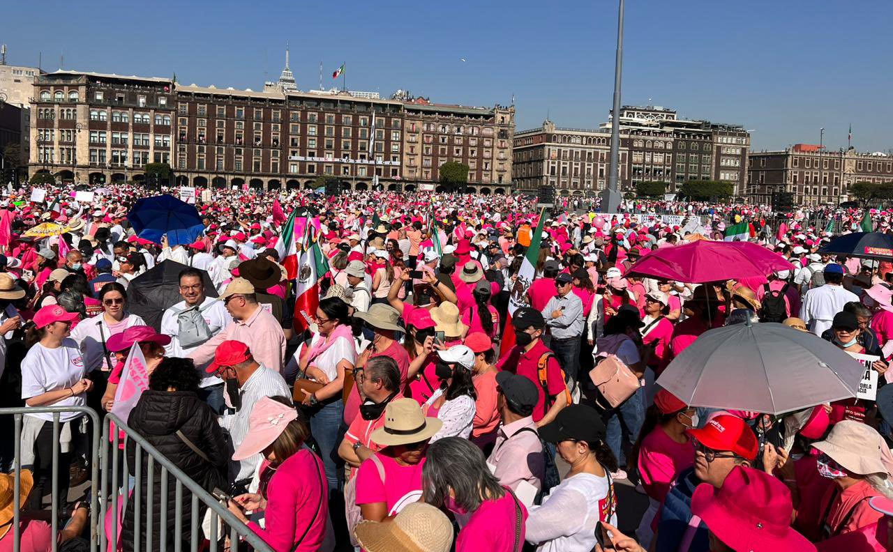 Llegan Los Participantes A La Marcha En Defensa Del Ine 