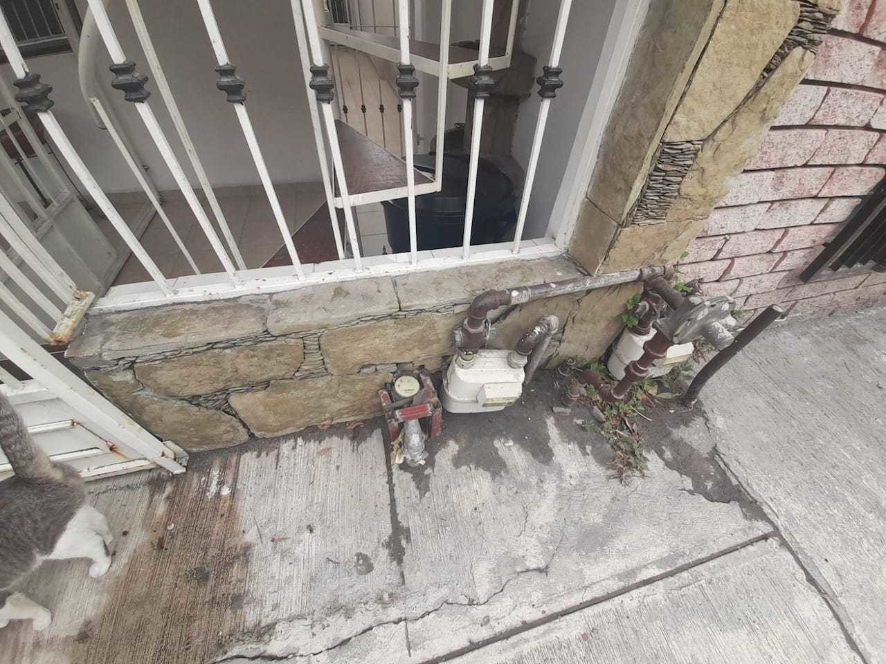 Sufren vecinos de Unidad Modelo cortes de agua diarios
