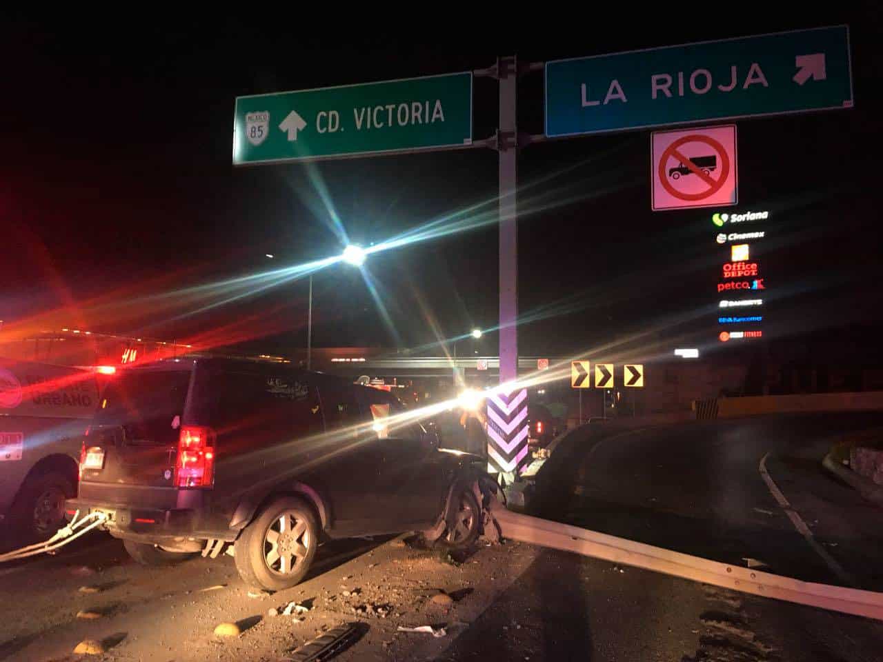 Dormita y choca contra muro de contención en la Carretera Nacional