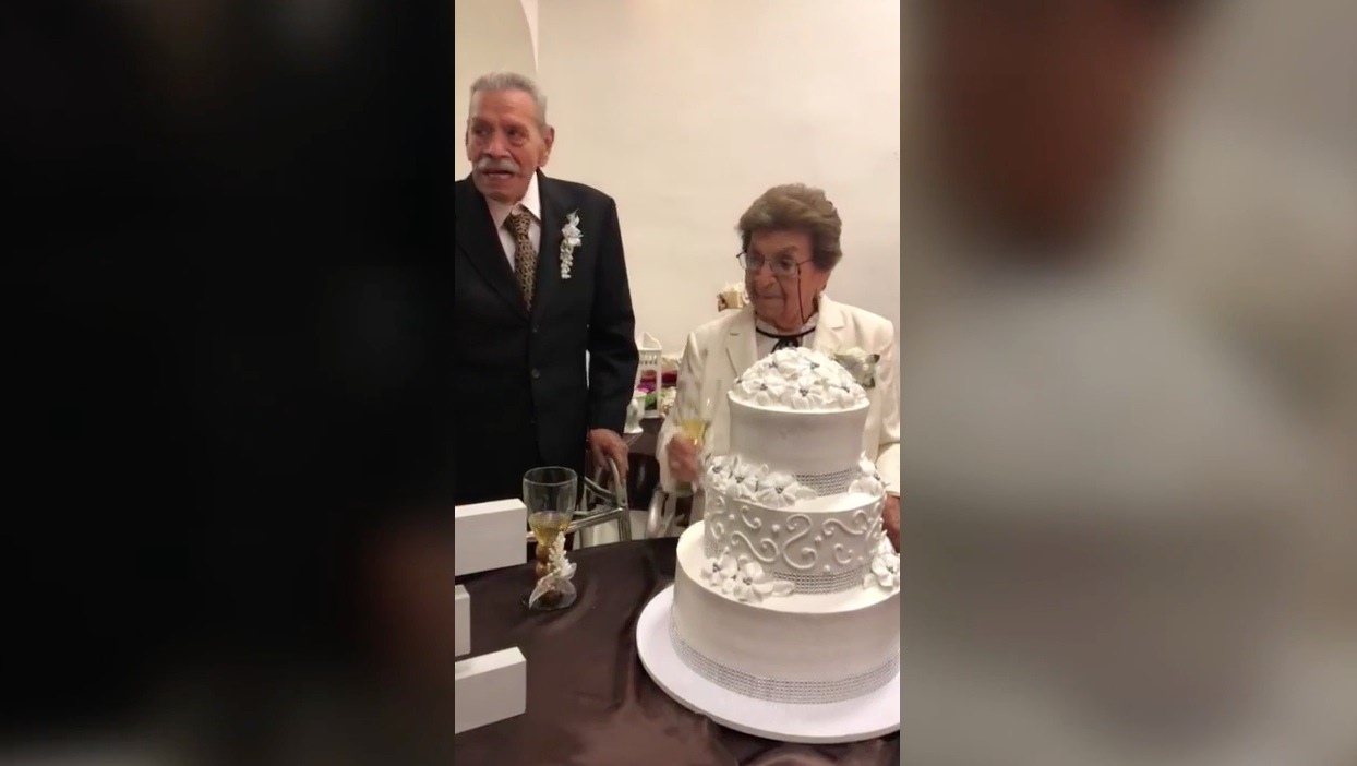 Cumplen 'bodas brillantes' con 75 años de casados... y contando