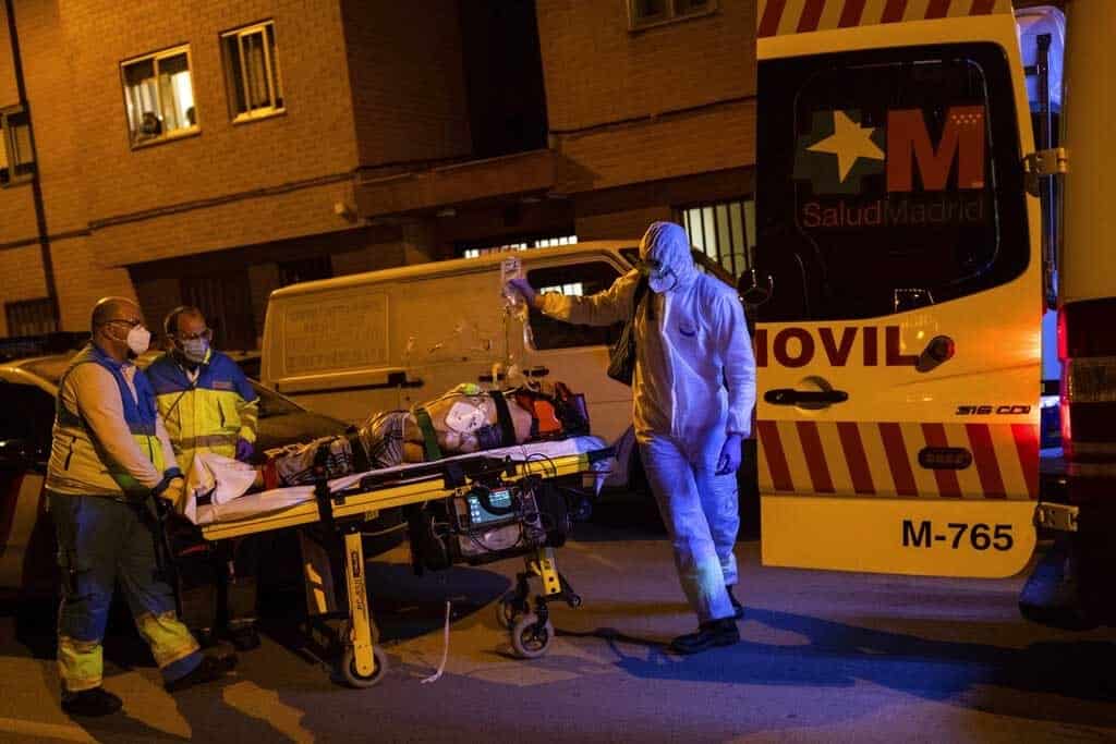 La cifra diaria de fallecidos por coronavirus en España cae a 87