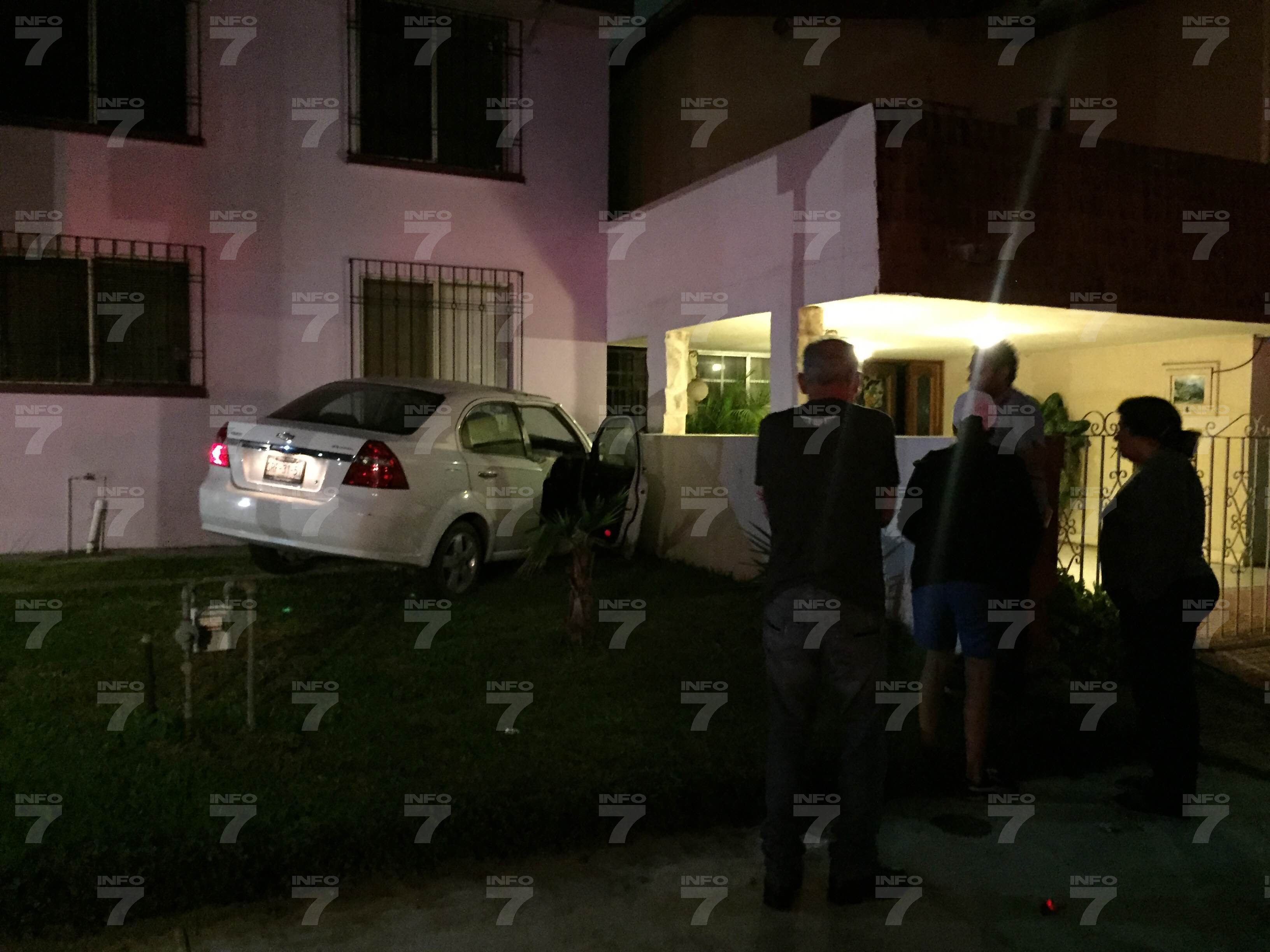 Conductora se pasa alto y embiste a auto en la colonia Roma